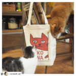 #Repost @coronet.cat
<br>
@hidekin23 さんの御厚意で 猫庭×UNIQLOプロジェクトのトートバックをゲットできました(*≧∀≦*)すごくかわいい~❤️ニャンズも興味津々です😆
*